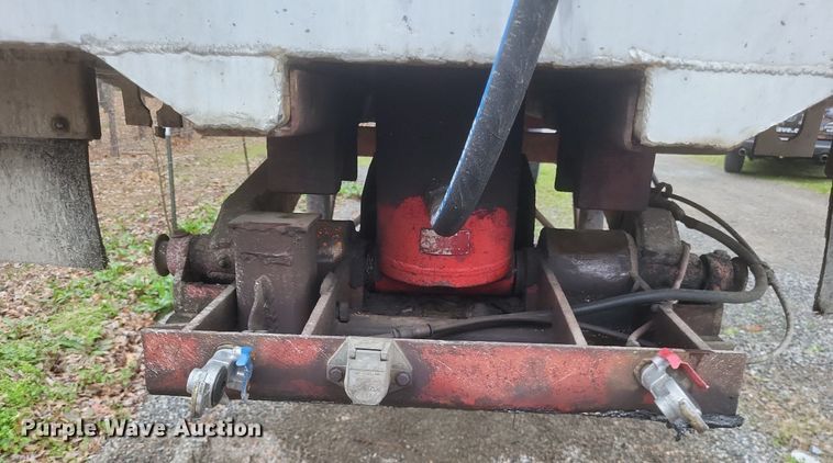 image for item DO4872 1995 East end dump trailer