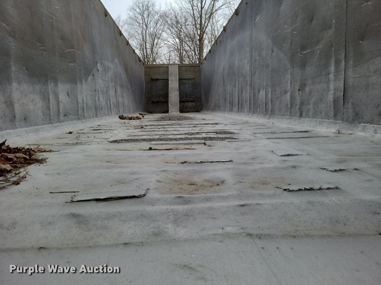 image for item DO4872 1995 East end dump trailer