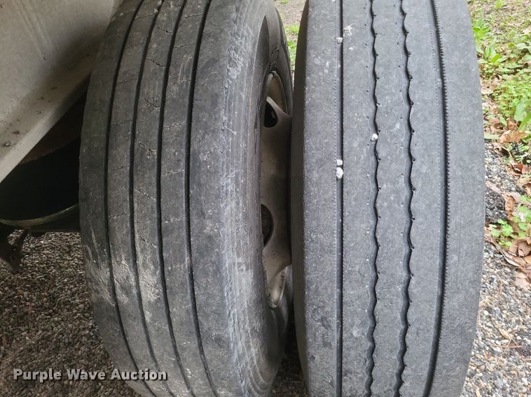 image for item DO4872 1995 East end dump trailer