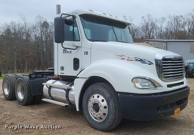 image for item DO4874 2007 Freightliner  Columbia 120 semi truck