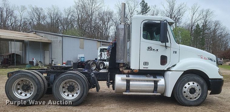 image for item DO4874 2007 Freightliner  Columbia 120 semi truck