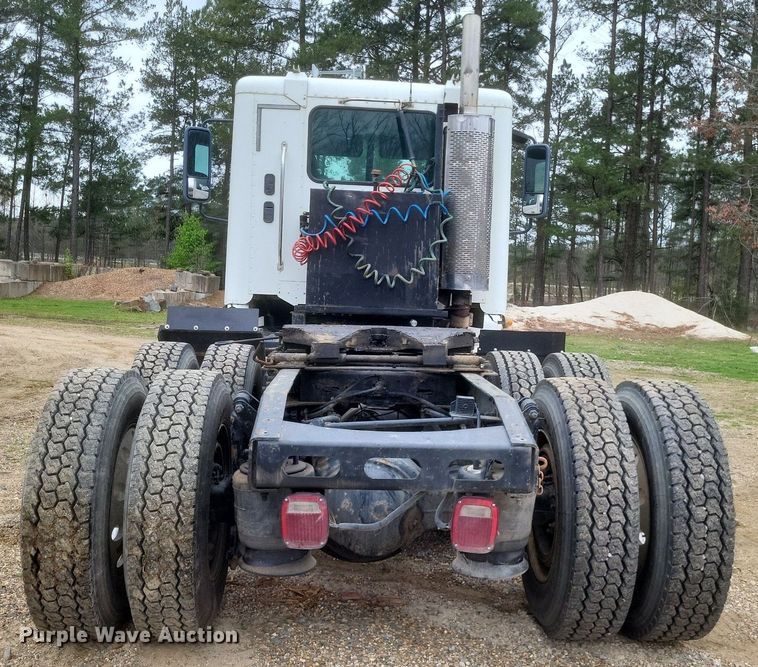 image for item DO4874 2007 Freightliner  Columbia 120 semi truck