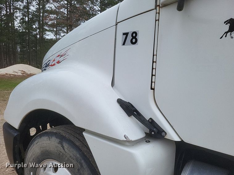 image for item DO4874 2007 Freightliner  Columbia 120 semi truck