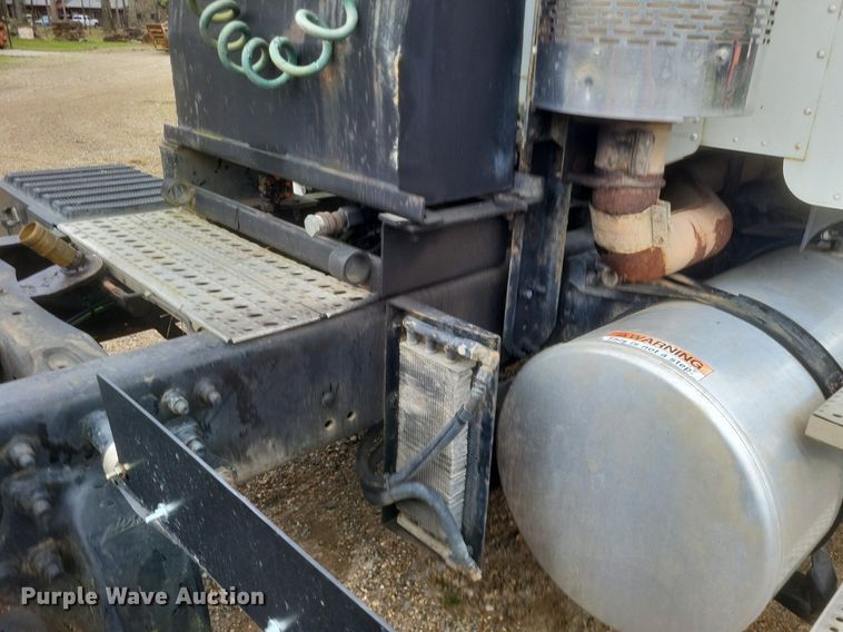 image for item DO4874 2007 Freightliner  Columbia 120 semi truck