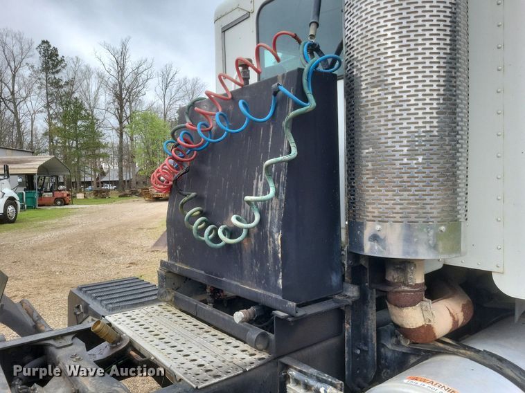 image for item DO4874 2007 Freightliner  Columbia 120 semi truck