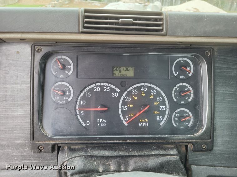 image for item DO4874 2007 Freightliner  Columbia 120 semi truck