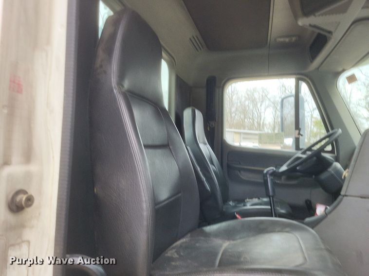 image for item DO4874 2007 Freightliner  Columbia 120 semi truck