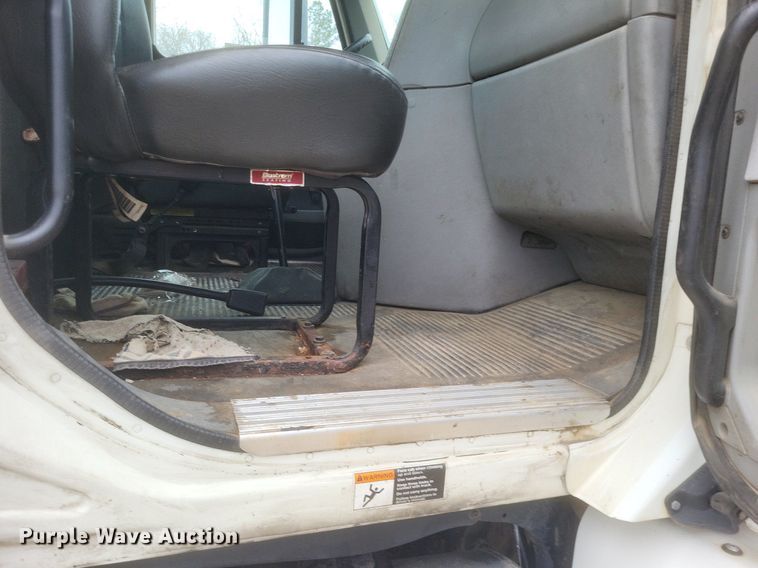 image for item DO4874 2007 Freightliner  Columbia 120 semi truck