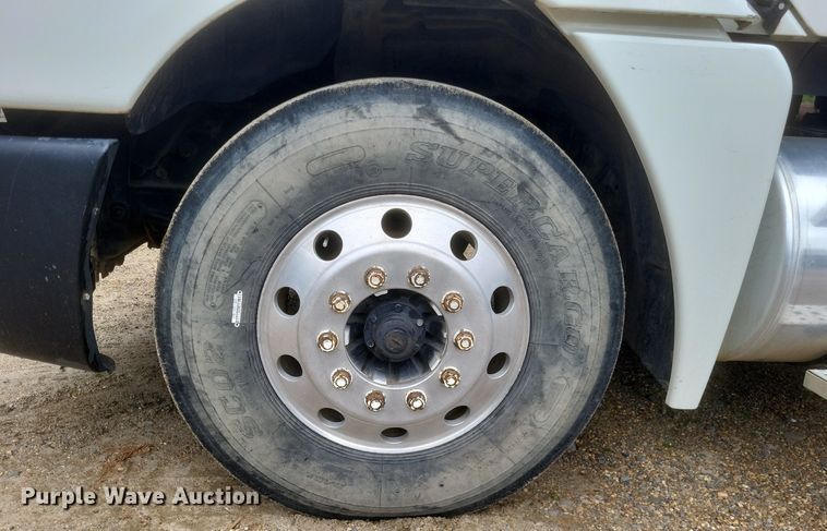 image for item DO4874 2007 Freightliner  Columbia 120 semi truck