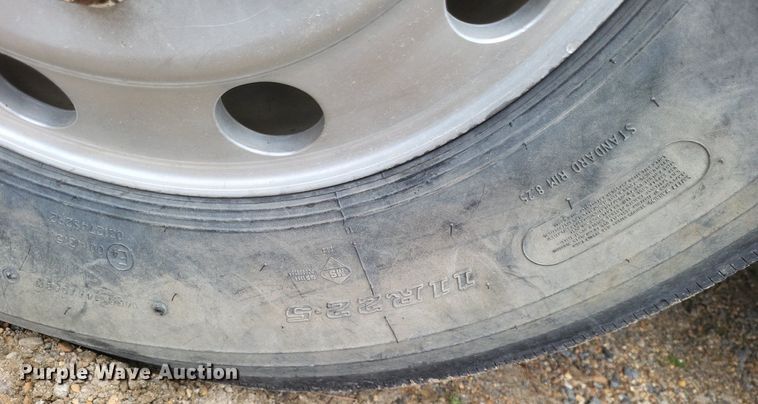 image for item DO4874 2007 Freightliner  Columbia 120 semi truck