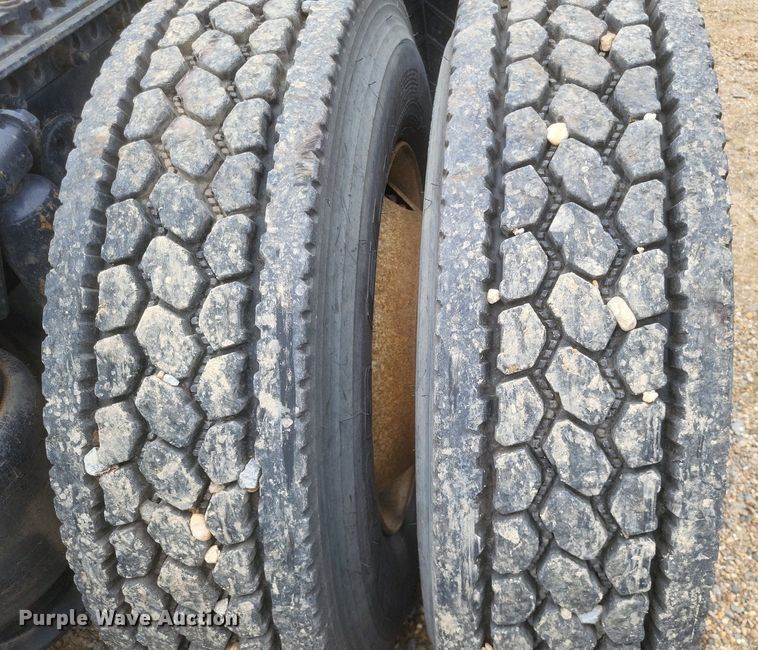 image for item DO4874 2007 Freightliner  Columbia 120 semi truck