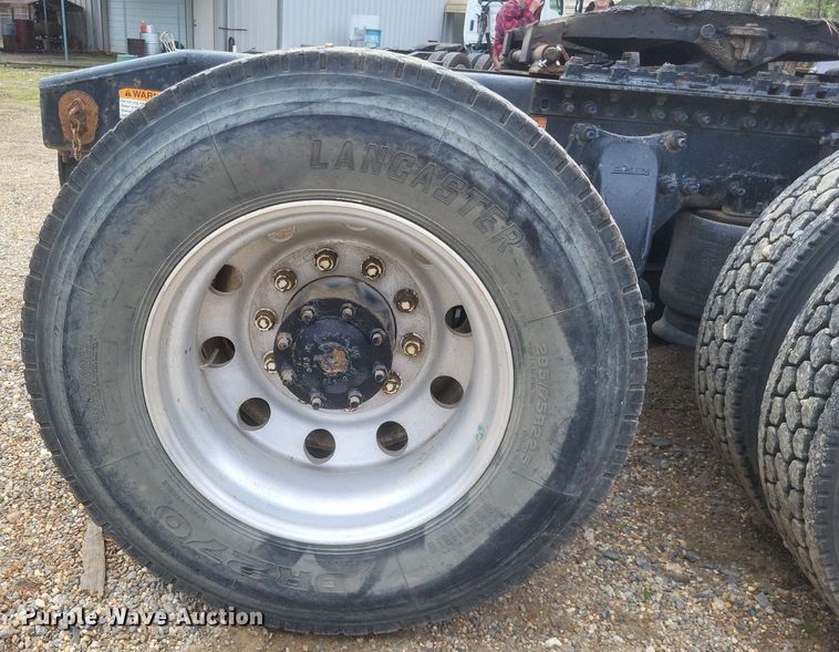 image for item DO4874 2007 Freightliner  Columbia 120 semi truck