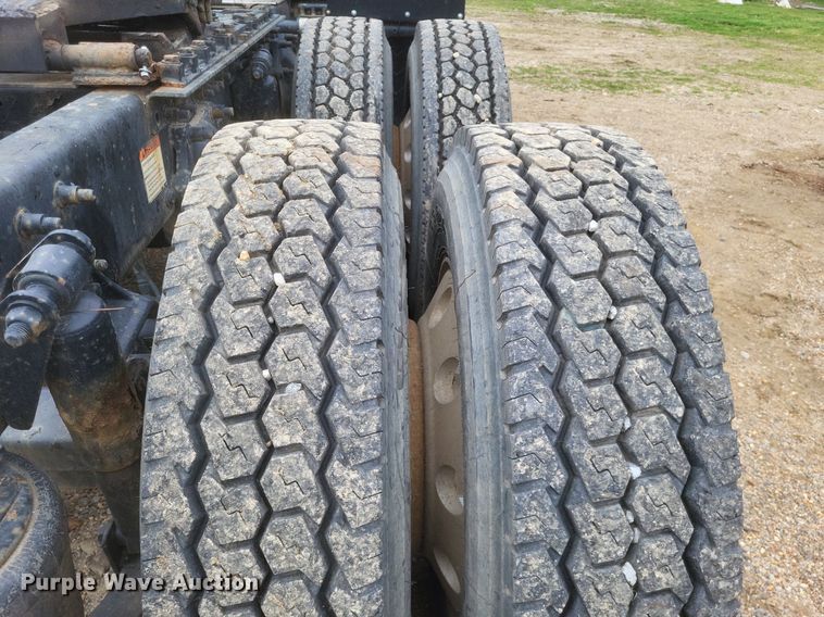 image for item DO4874 2007 Freightliner  Columbia 120 semi truck