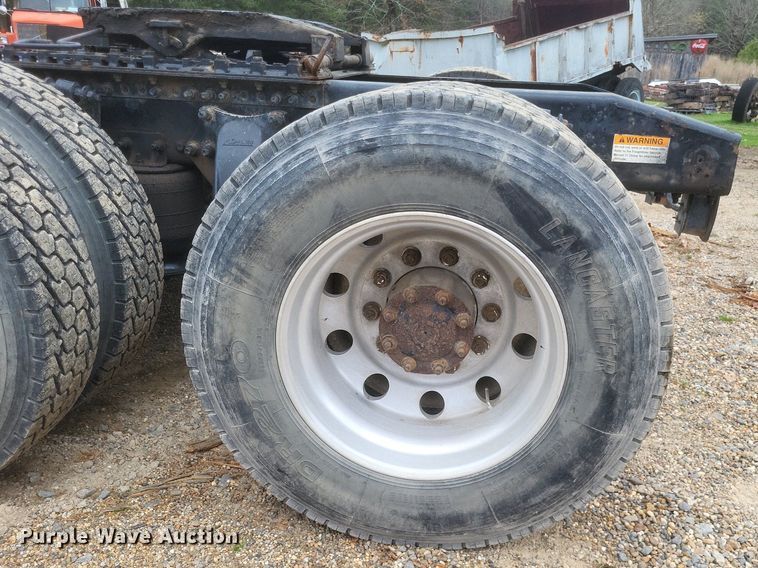 image for item DO4874 2007 Freightliner  Columbia 120 semi truck