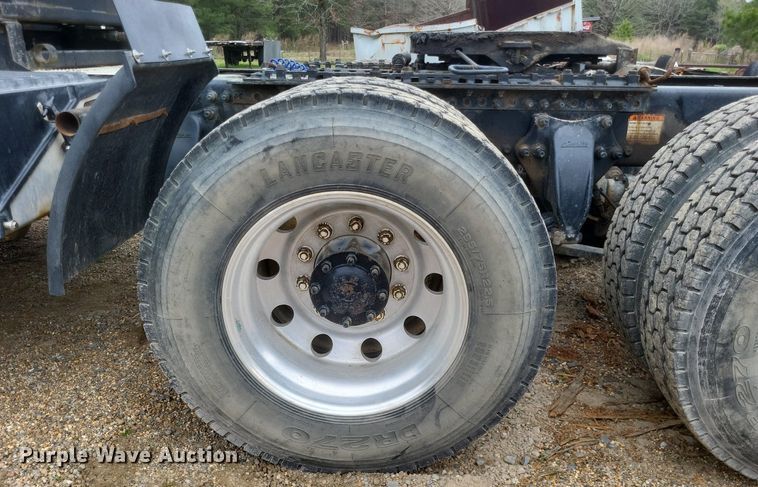 image for item DO4874 2007 Freightliner  Columbia 120 semi truck