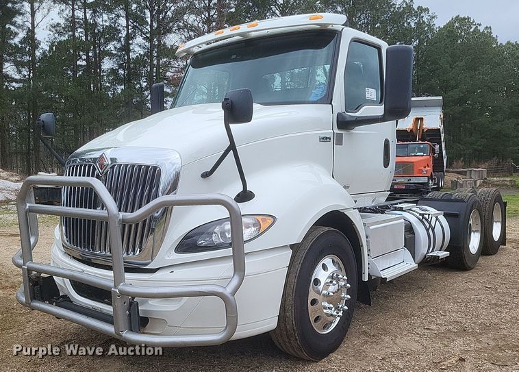 image for item DO4875 2019 International RH613 semi truck