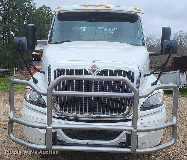 image for item DO4875 2019 International RH613 semi truck