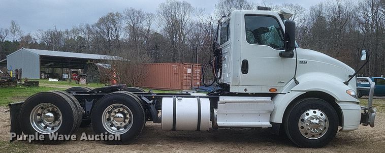 image for item DO4875 2019 International RH613 semi truck