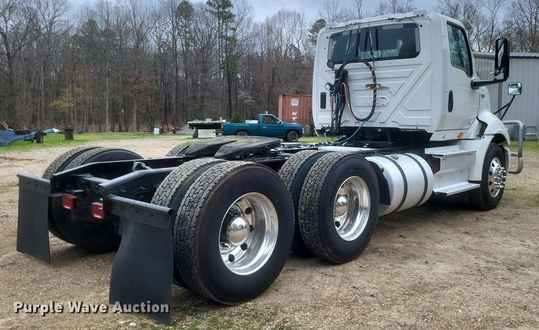 image for item DO4875 2019 International RH613 semi truck