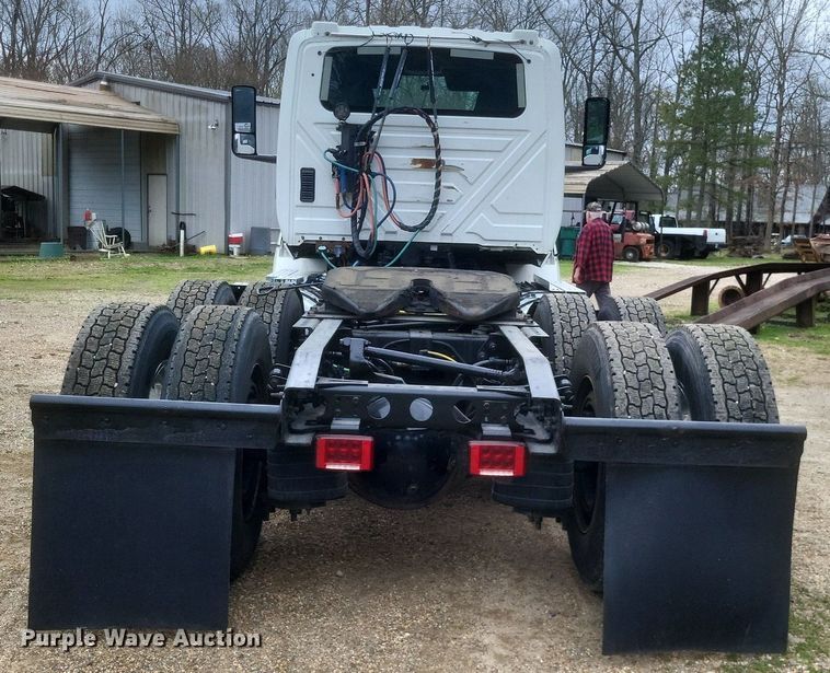 image for item DO4875 2019 International RH613 semi truck