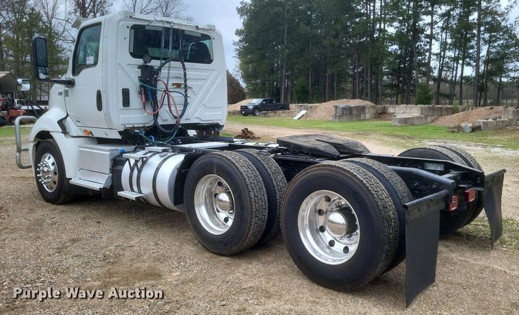 image for item DO4875 2019 International RH613 semi truck