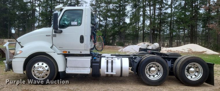 image for item DO4875 2019 International RH613 semi truck