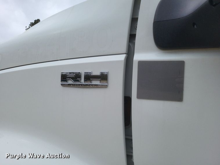 image for item DO4875 2019 International RH613 semi truck