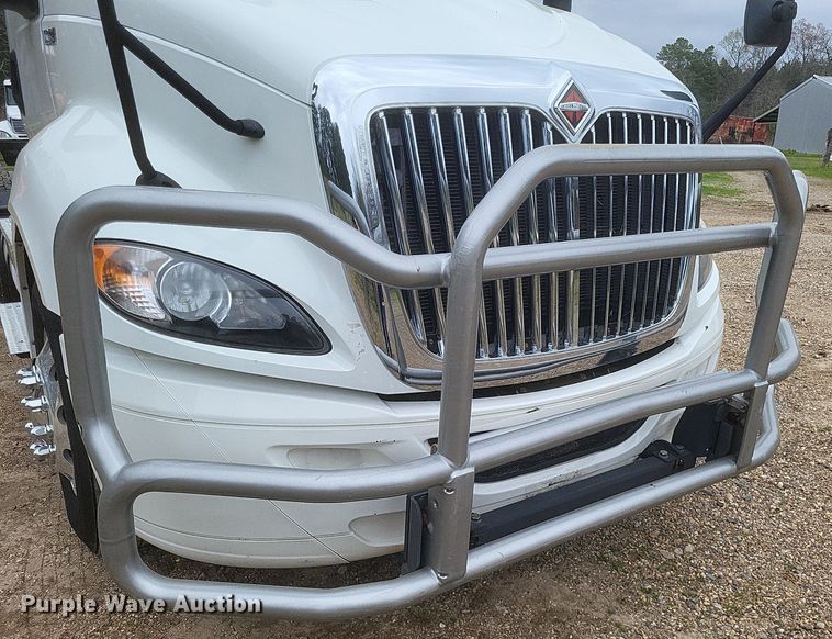 image for item DO4875 2019 International RH613 semi truck