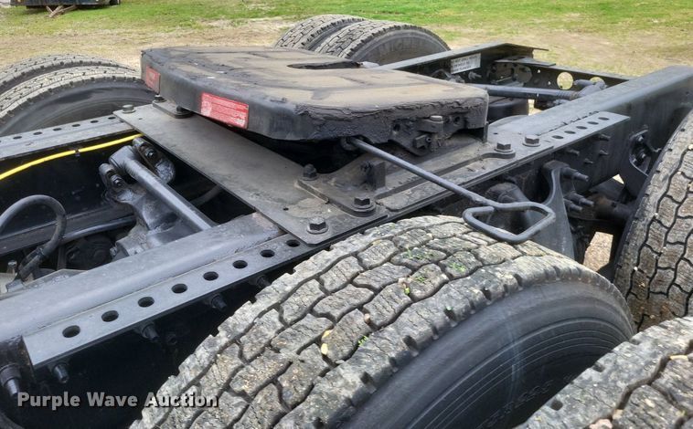 image for item DO4875 2019 International RH613 semi truck