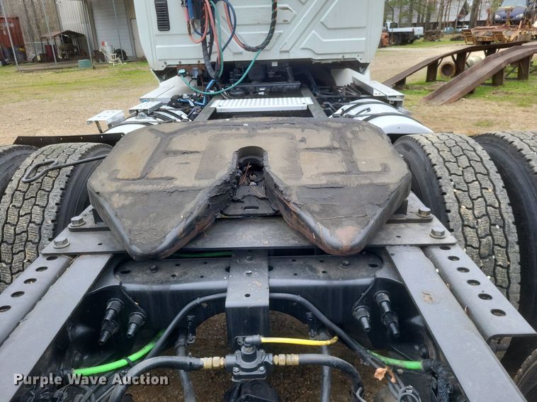 image for item DO4875 2019 International RH613 semi truck