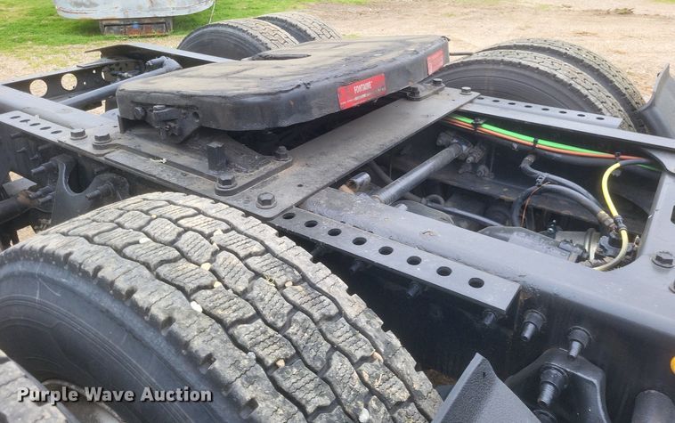 image for item DO4875 2019 International RH613 semi truck