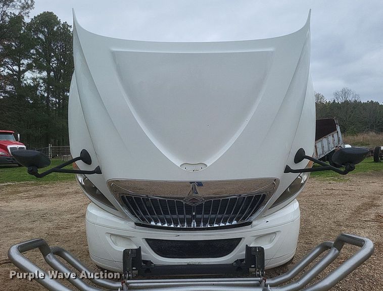 image for item DO4875 2019 International RH613 semi truck