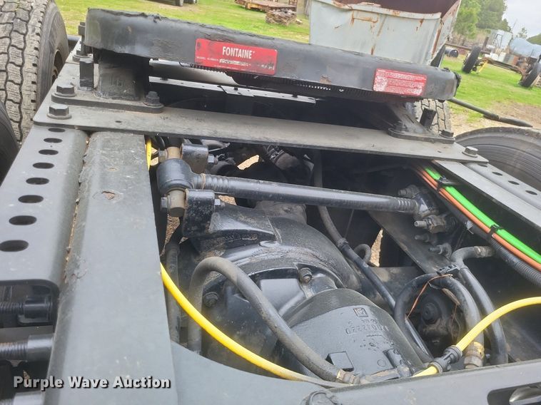 image for item DO4875 2019 International RH613 semi truck