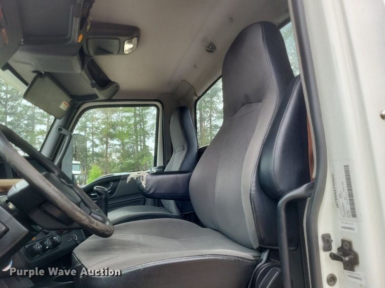 image for item DO4875 2019 International RH613 semi truck