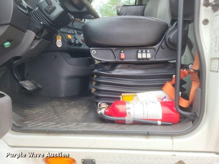 image for item DO4875 2019 International RH613 semi truck