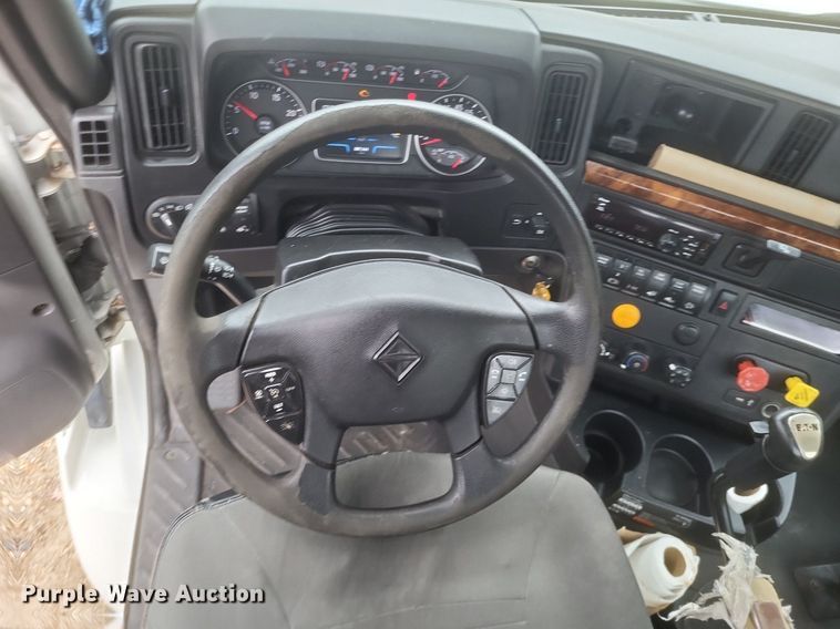 image for item DO4875 2019 International RH613 semi truck