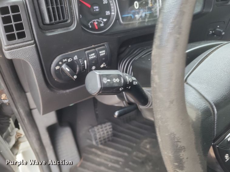 image for item DO4875 2019 International RH613 semi truck