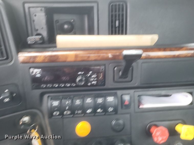 image for item DO4875 2019 International RH613 semi truck