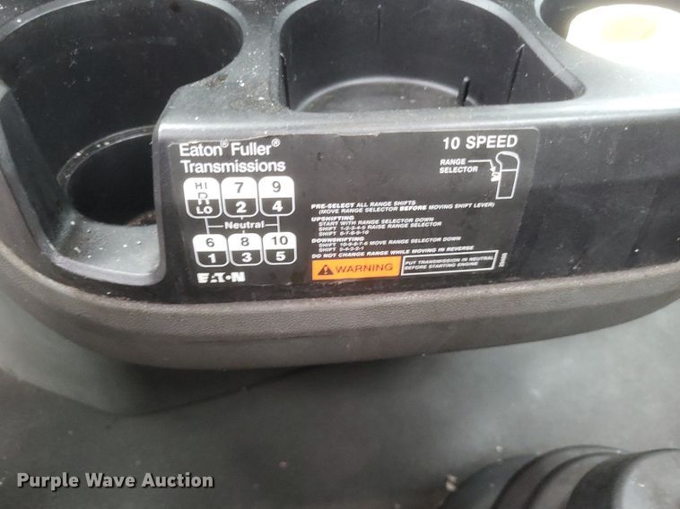 image for item DO4875 2019 International RH613 semi truck