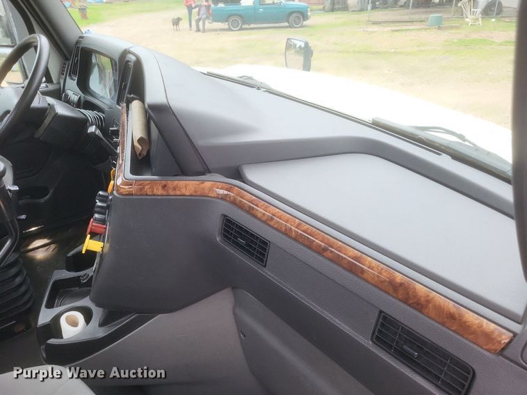 image for item DO4875 2019 International RH613 semi truck