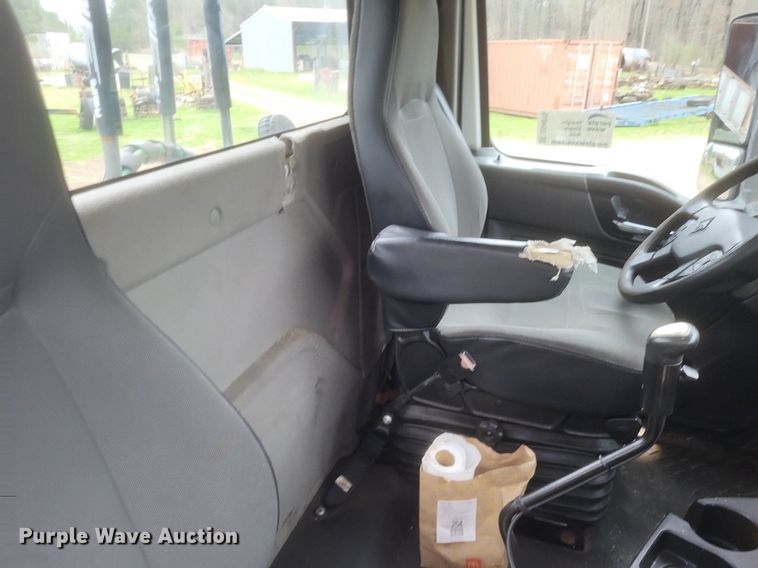 image for item DO4875 2019 International RH613 semi truck