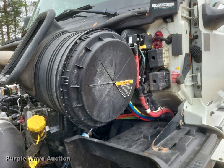 image for item DO4875 2019 International RH613 semi truck