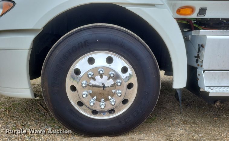 image for item DO4875 2019 International RH613 semi truck