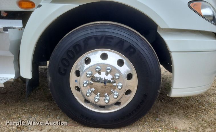 image for item DO4875 2019 International RH613 semi truck