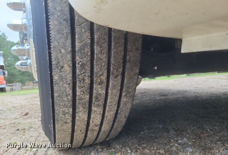 image for item DO4875 2019 International RH613 semi truck