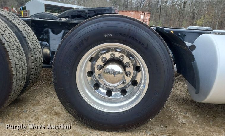 image for item DO4875 2019 International RH613 semi truck