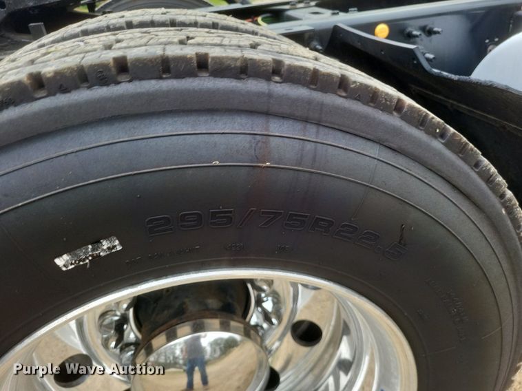 image for item DO4875 2019 International RH613 semi truck