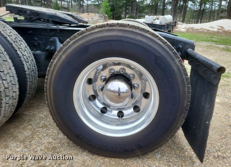 image for item DO4875 2019 International RH613 semi truck