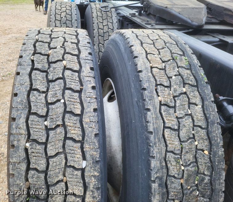 image for item DO4875 2019 International RH613 semi truck