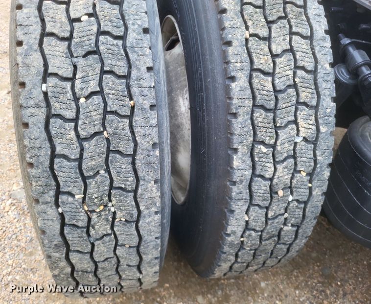 image for item DO4875 2019 International RH613 semi truck